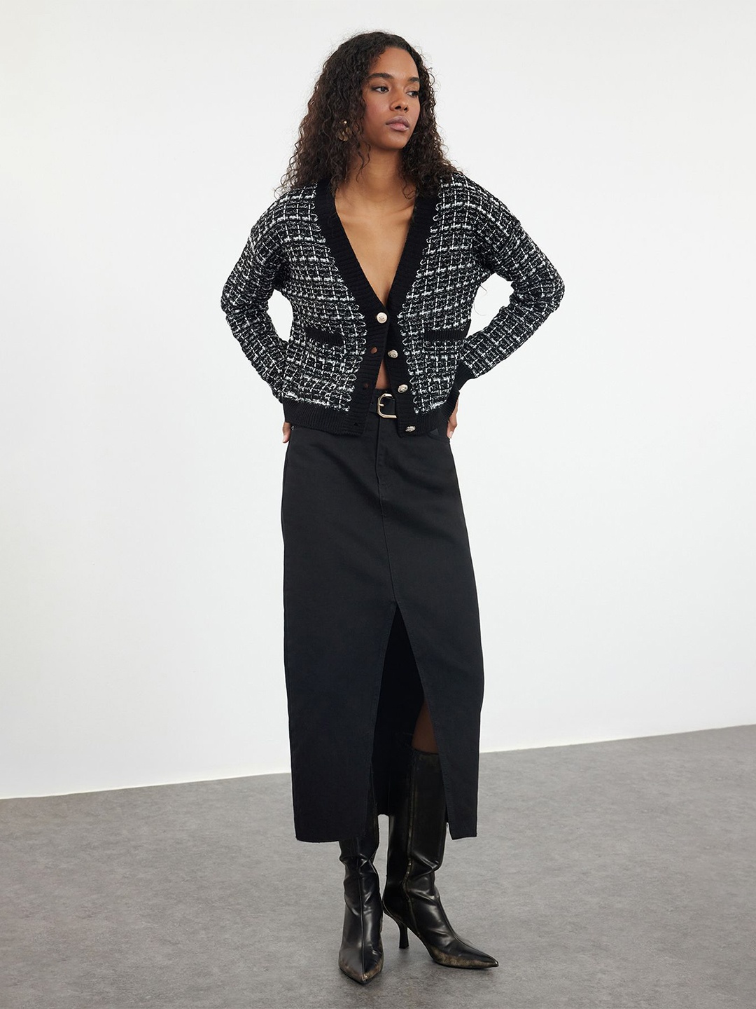

Trendyol Women Printed Crop Cardigan, Black
