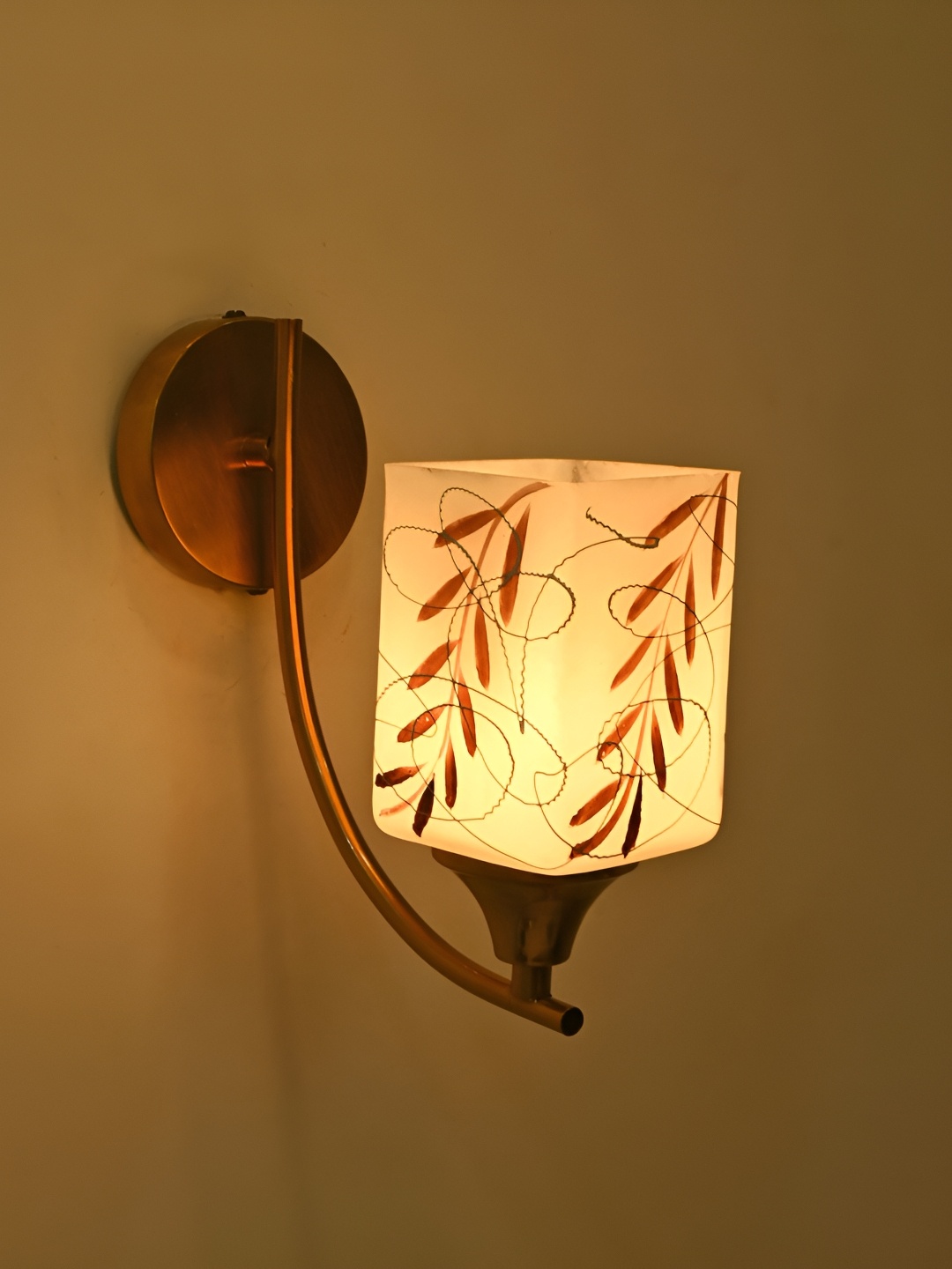 

Afast Gold-Toned & White Printed Glass Rectangle Shaped Wall Lamp