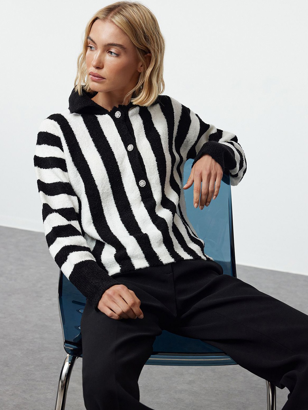 

Trendyol Striped Mandarin Collar Top, Na