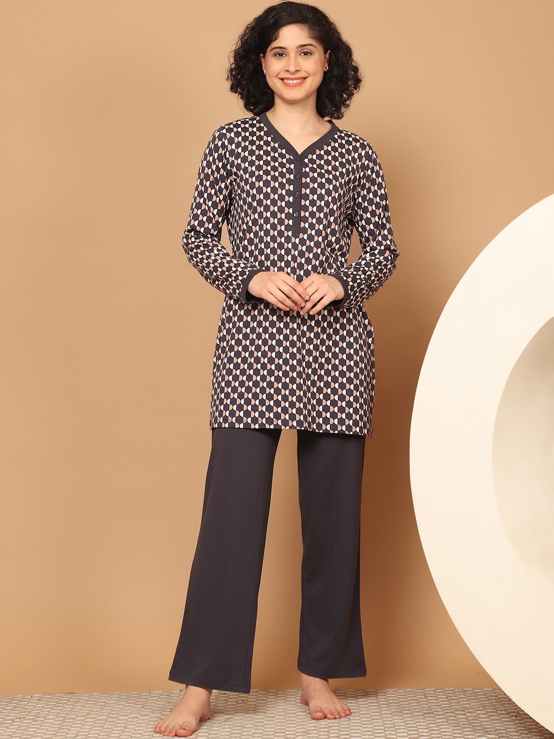 

Kanvin Women Geometric Printed Night suit, Brown