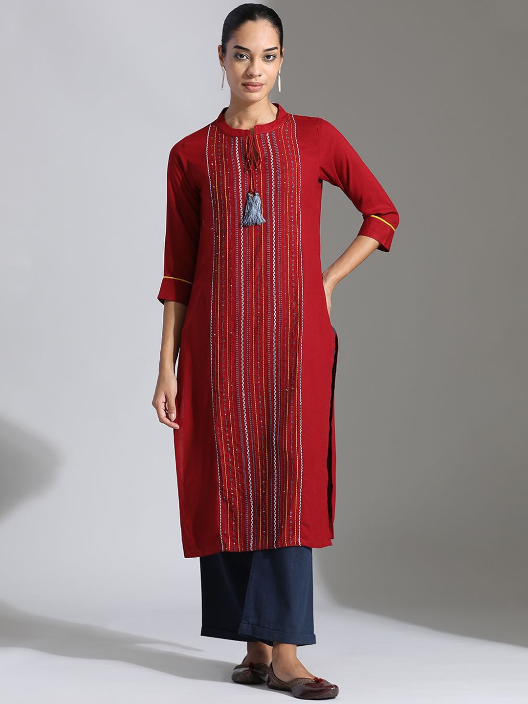 

Jaipur Kurti Floral Embroidered Straight Kurta, Maroon