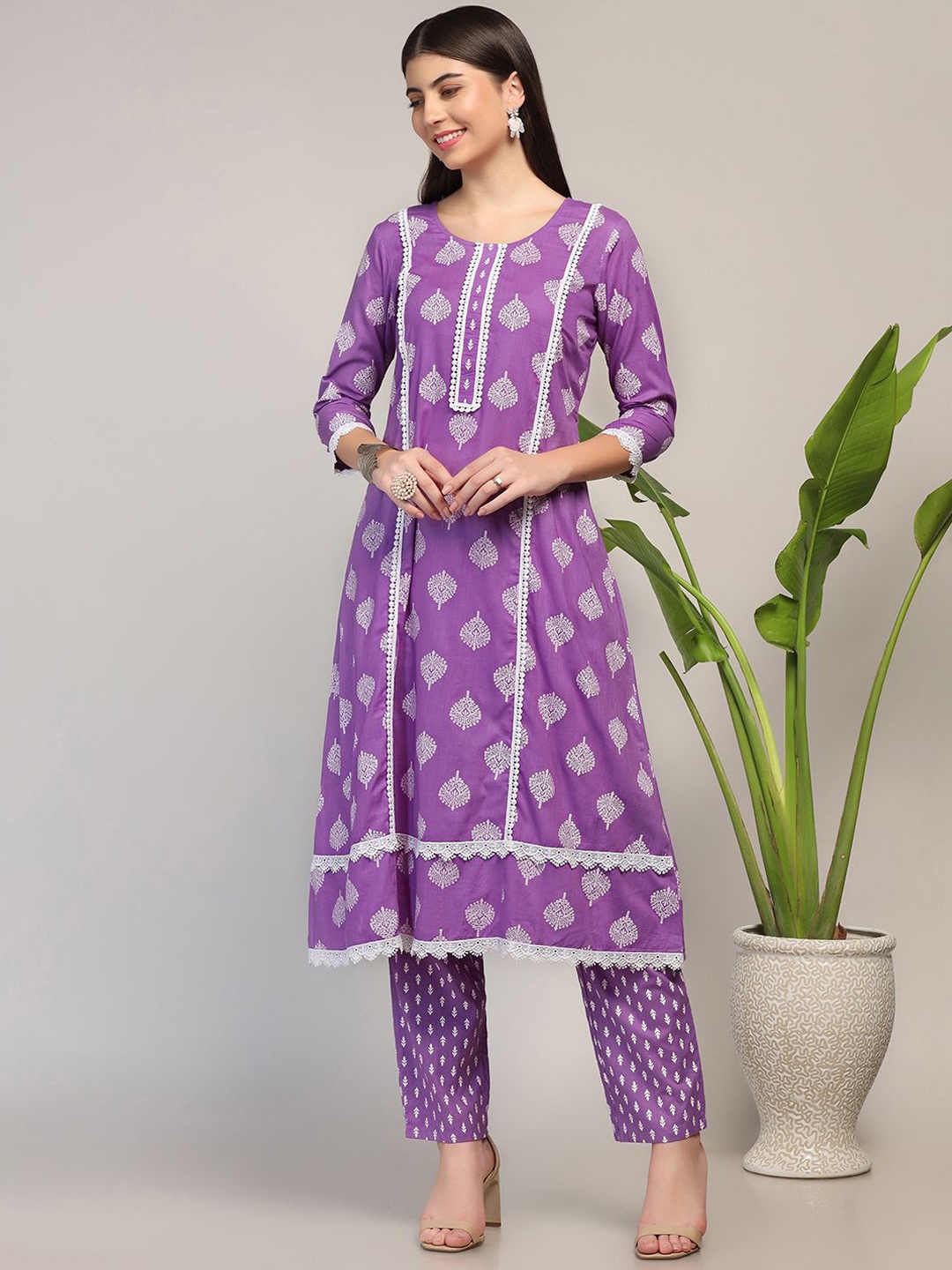 

FASHION DREAM Ethnic Motifs Printed Straight Kurta with Trousers, Purple