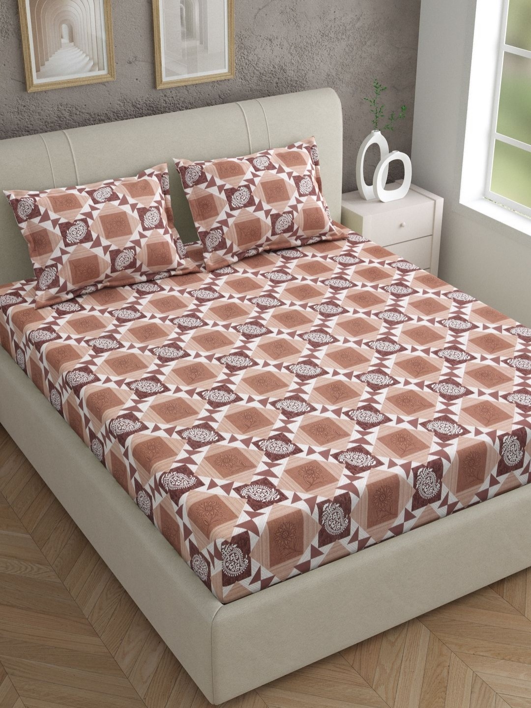 

EverHOME nirvana Brown & White Geometric Cotton 144 TC King Bedsheet with 2 Pillow Covers