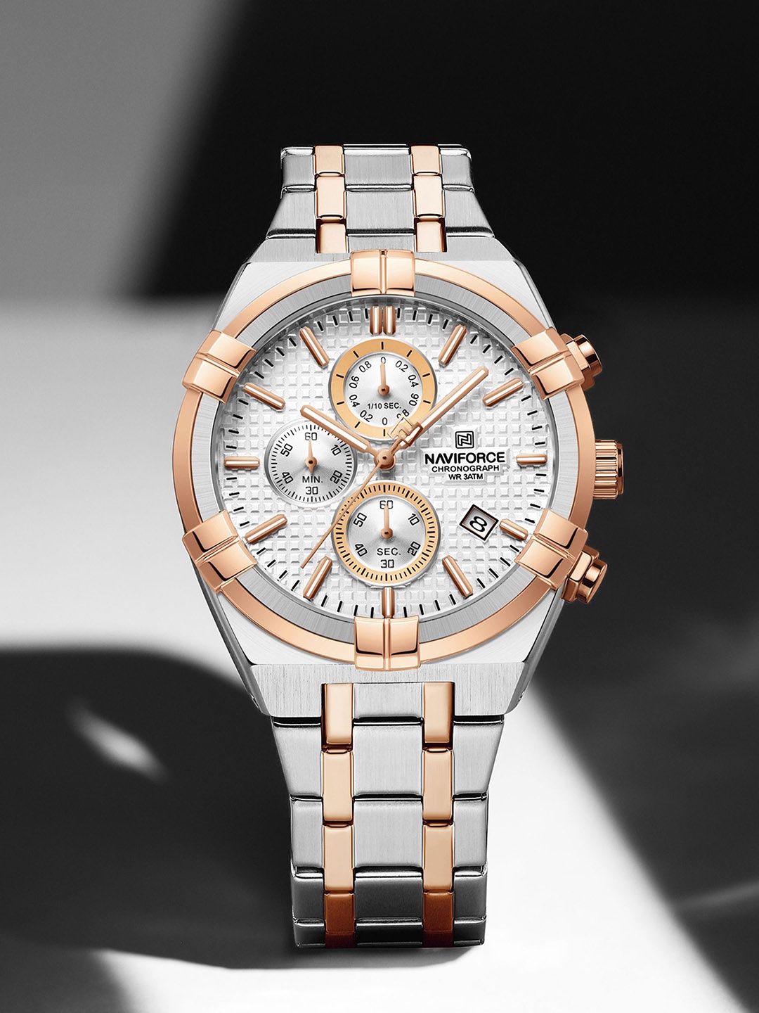 

Naviforce Men Brass Dial & Stainless Steel Bracelet Style Straps Analogue Chronograph Watch NF8042 SWRG, Silver