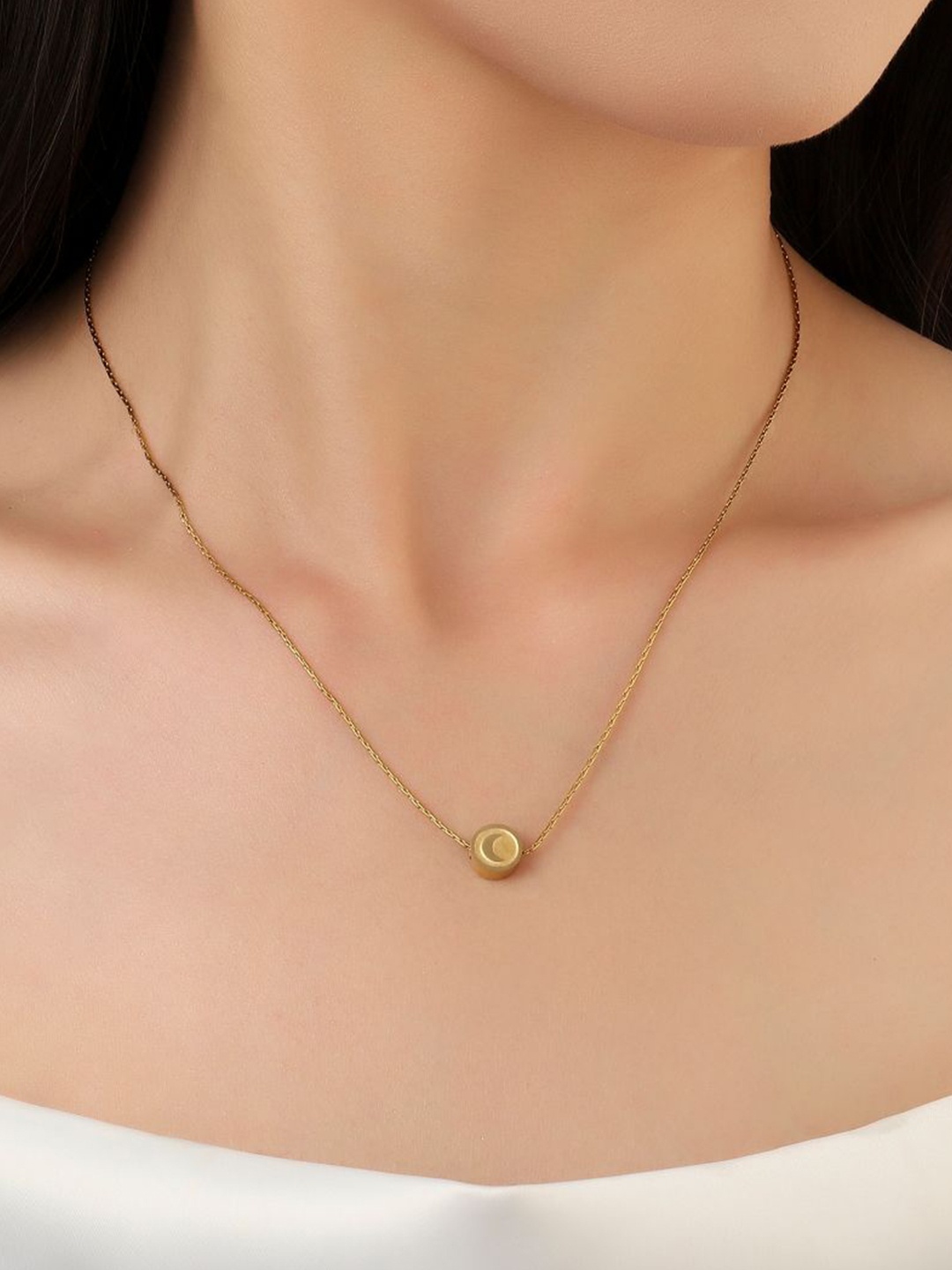 

SALTY Gold-Plated Circular Pendants with Chains