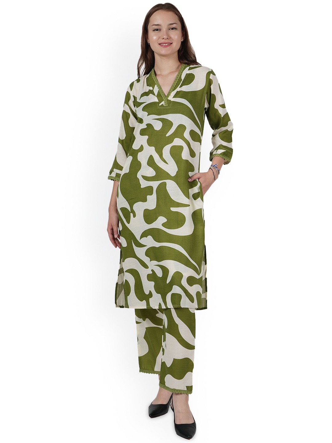 

BAESD Abstract Printed V-Neck Straight Kurta with Palazzos, Green