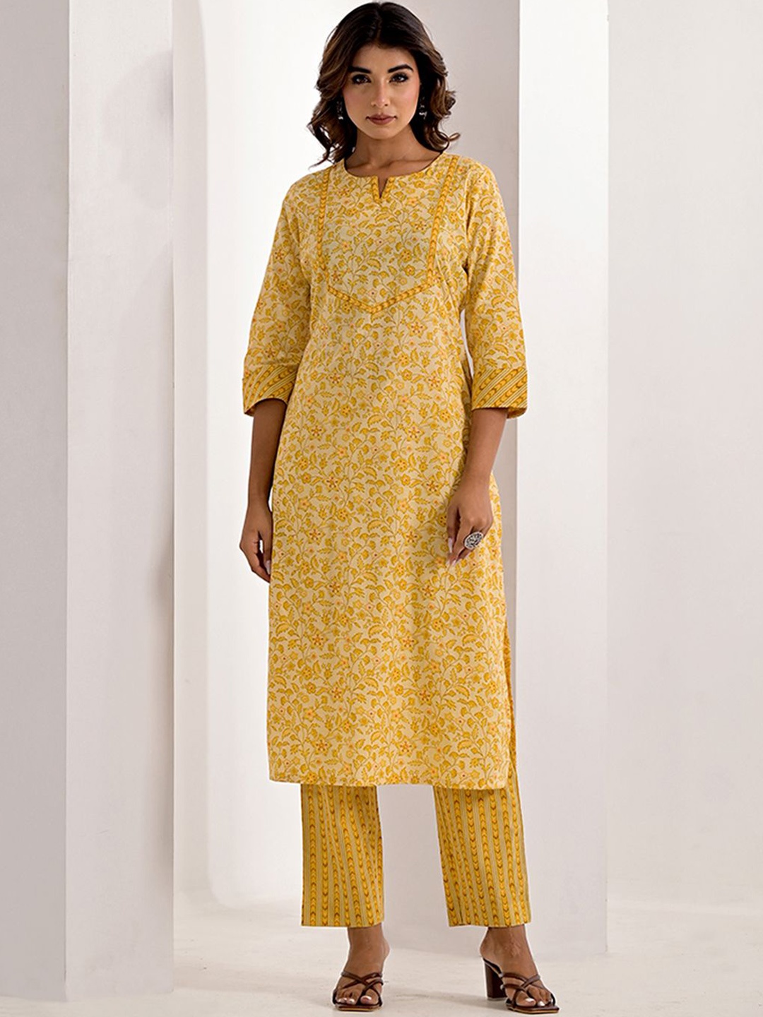 

ARAVALII Floral Printed Straight Pure Cotton Kurta with Trousers, Cream