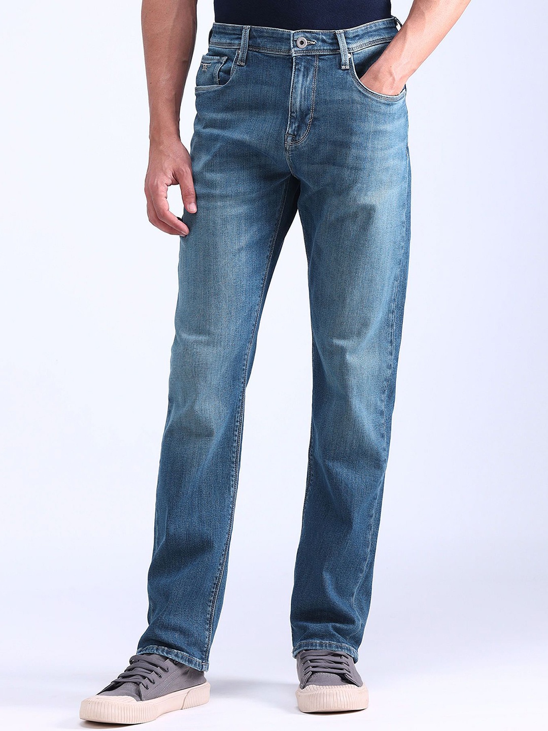 

Flying Machine Men Classic Relaxed Fit Light Fade Stretchable Jeans, Blue