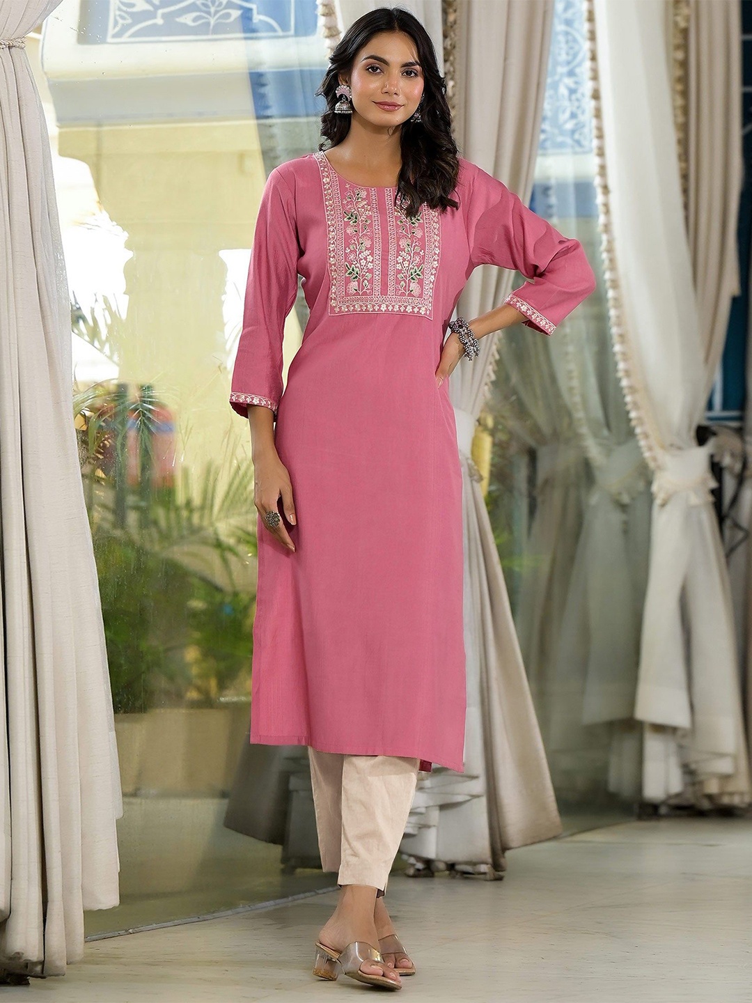 

Peachmode Floral Embroidered Thread Work Floral Kurta, Pink