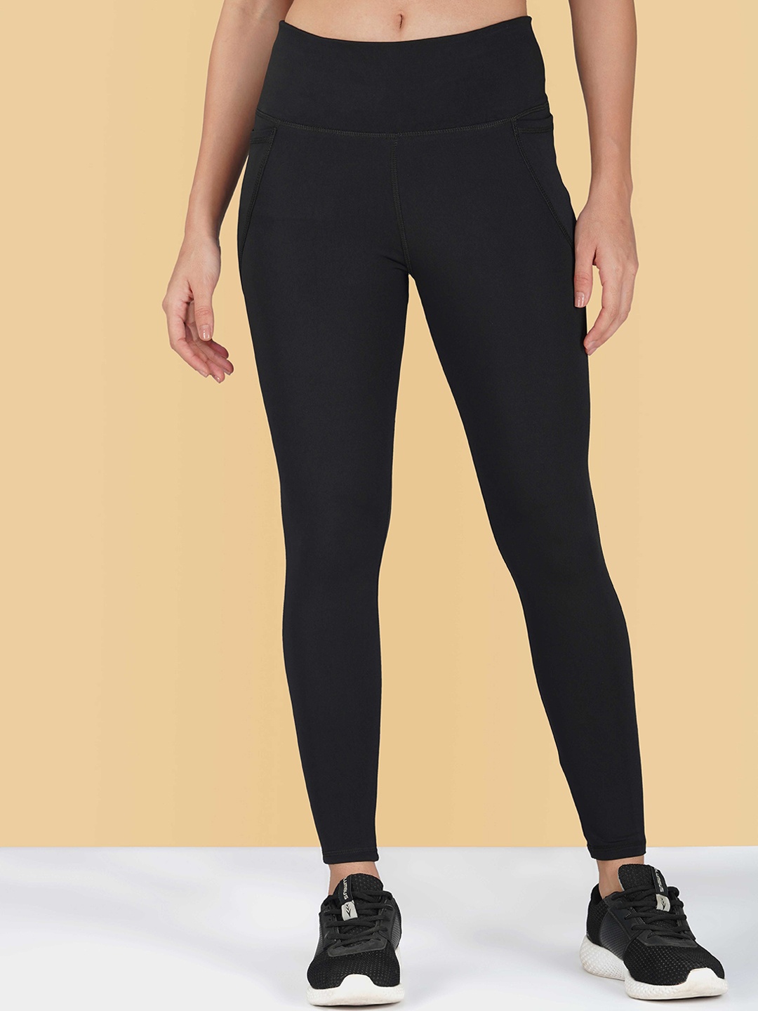 

KRONMENINEN Ankle Length Training Tights, Black