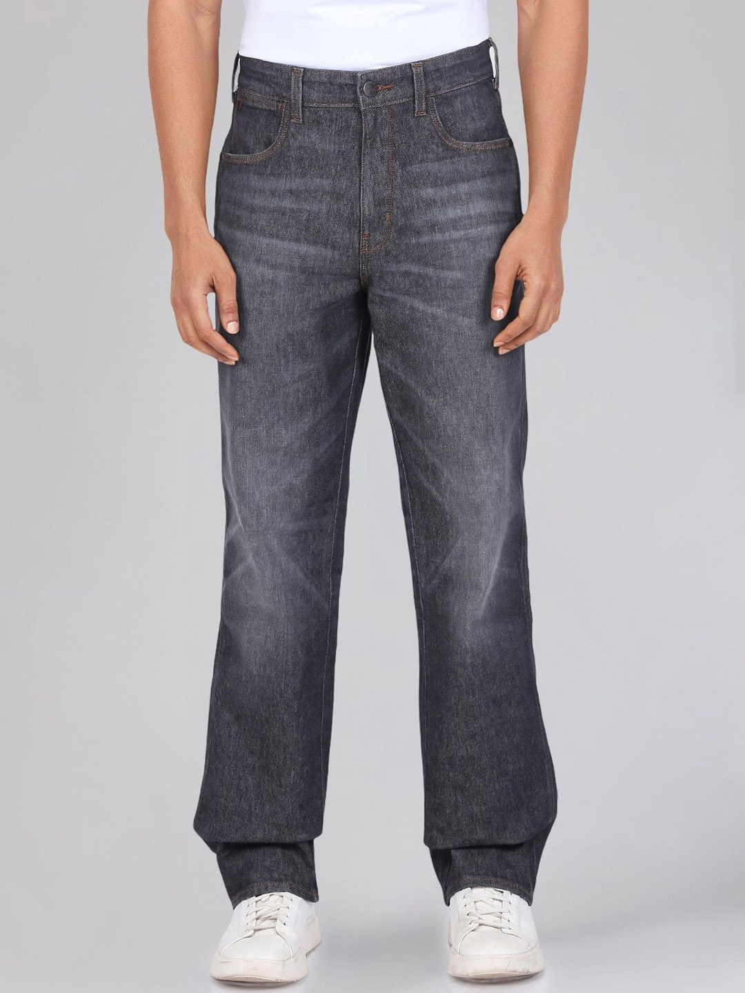 

Wrangler Men Relaxed Fit Low-Rise Heavy Fade Stretchable Jeans, Black