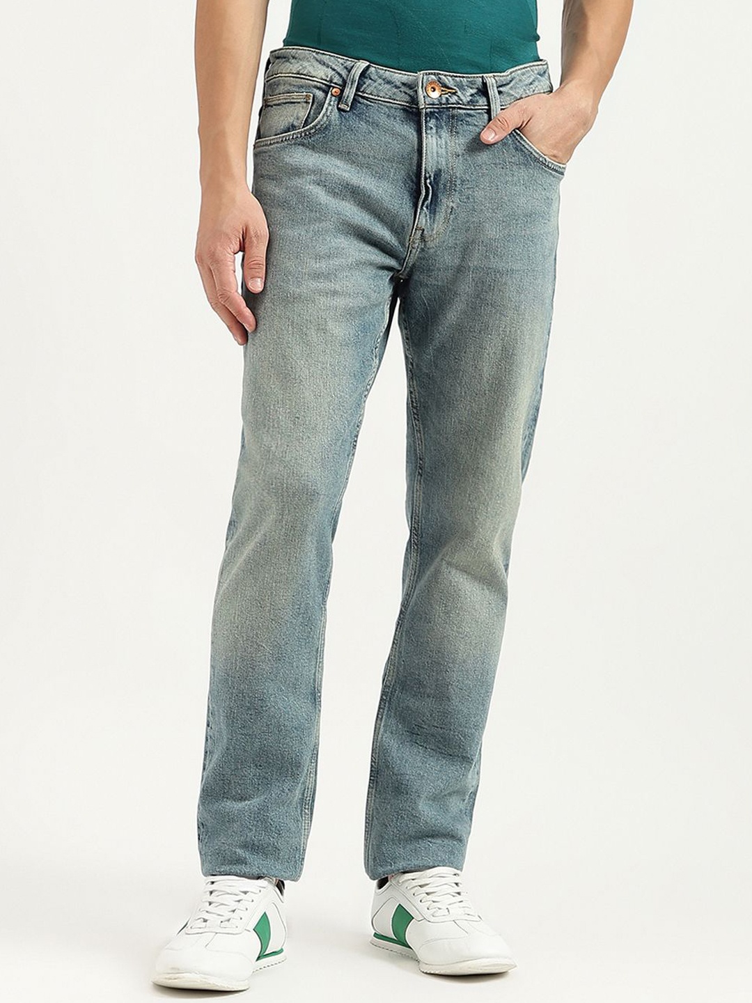 

United Colors of Benetton Men Slim Fit Mid-Rise Heavy Fade Jeans, Blue