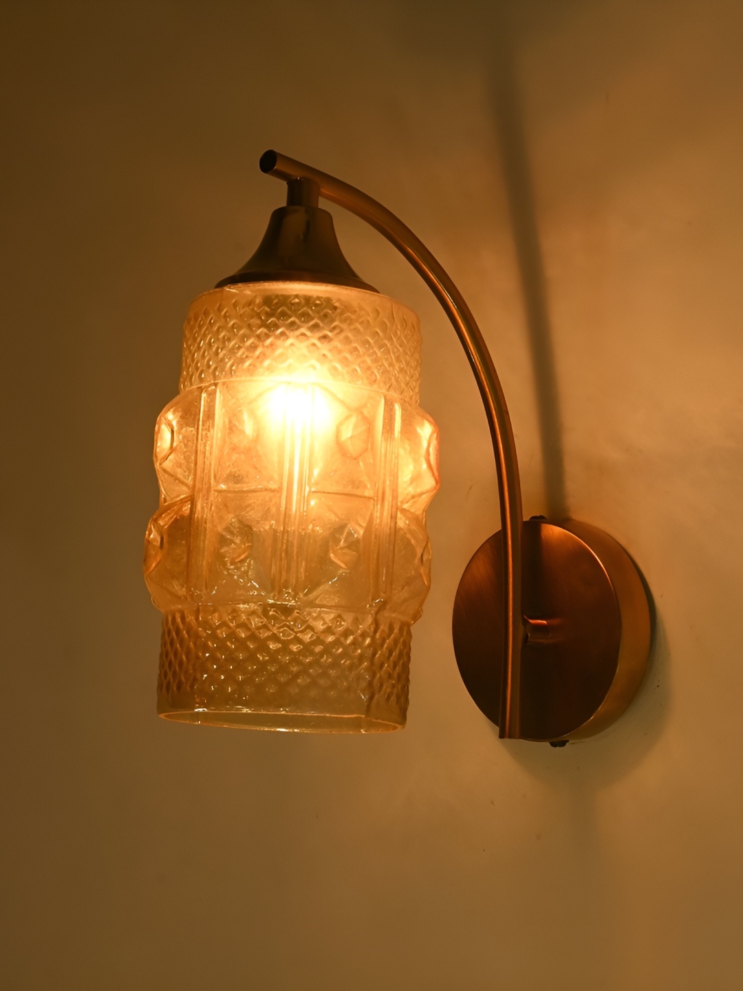 

Afast Gold-Toned Glass Traditional Rectangle Shaped Wall Lamp
