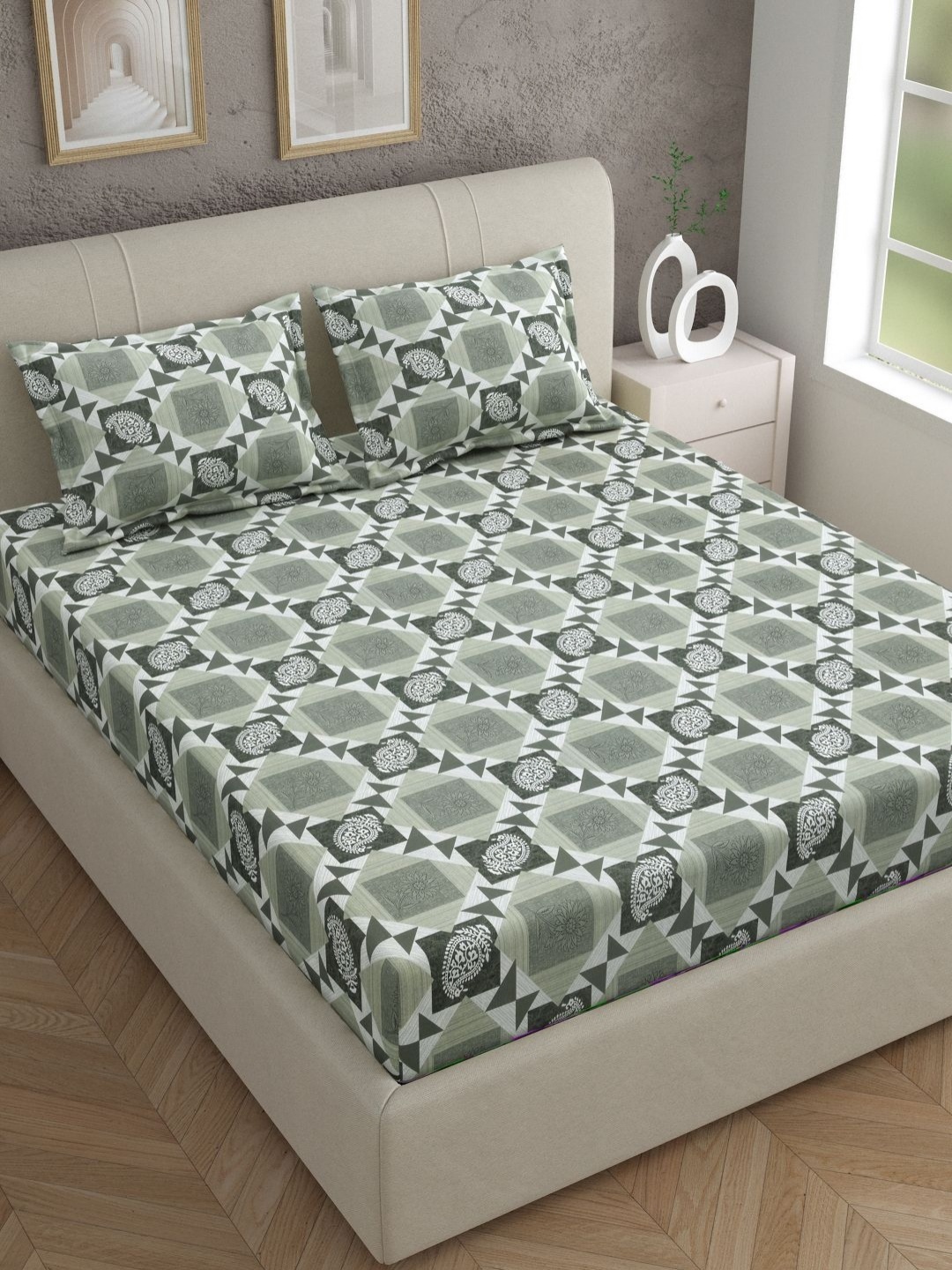 

EverHOME Green & White Geometric 144 TC Cotton King Bedsheet with 2 Pillow Covers