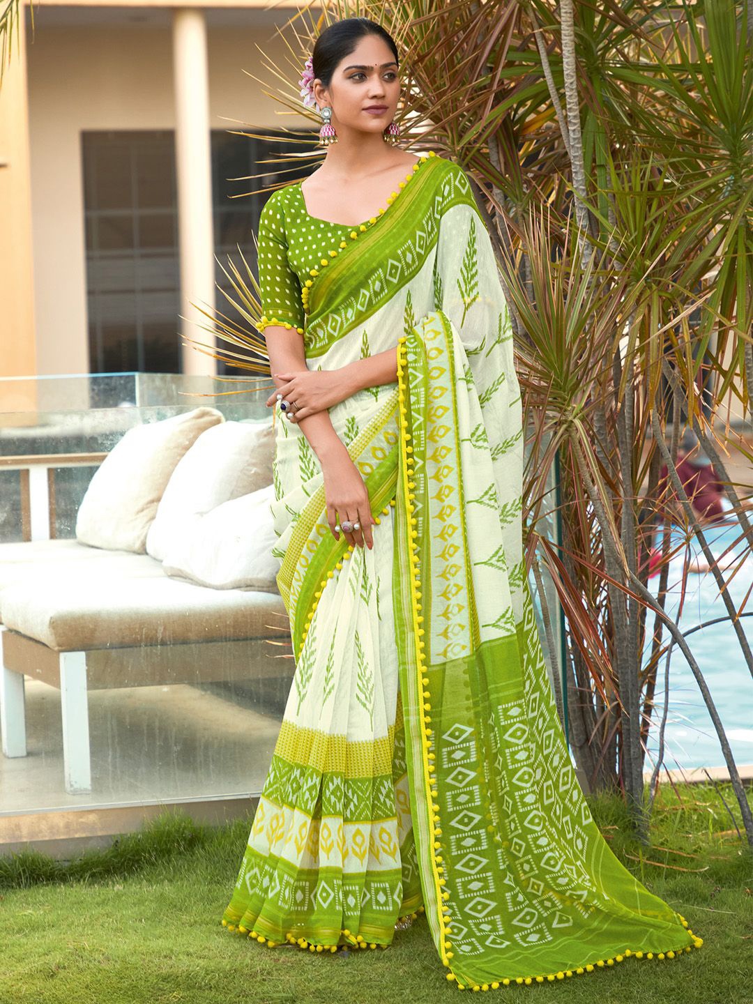 

Saree mall Floral Bagh Printed Sarees, Green