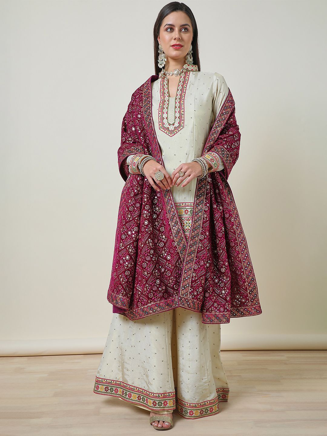 

Soch Printed Sequinned Velvet Dupatta, Magenta