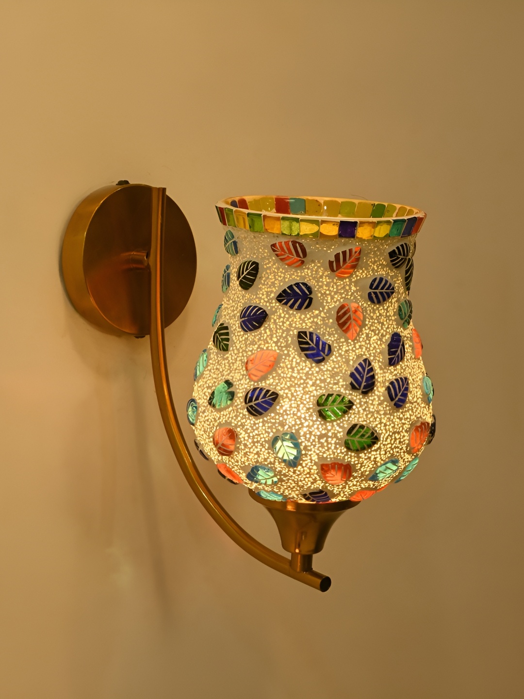 

Afast Off-White and Green Glass Contemporary Bell Shaped Wall Lamp