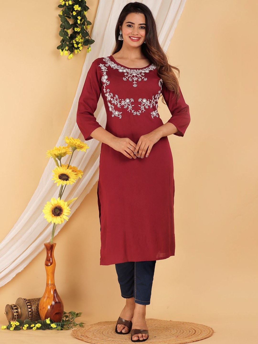 

Mehsoos Floral Embroidered Straight Kurta, Magenta