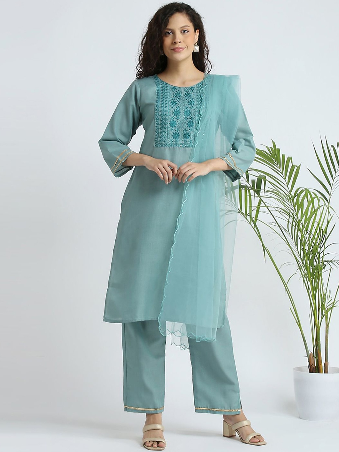 

BHUMIKA CREATION Floral Yoke Design Thread Work Straight Kurta with Trousers & Dupatta, Turquoise blue