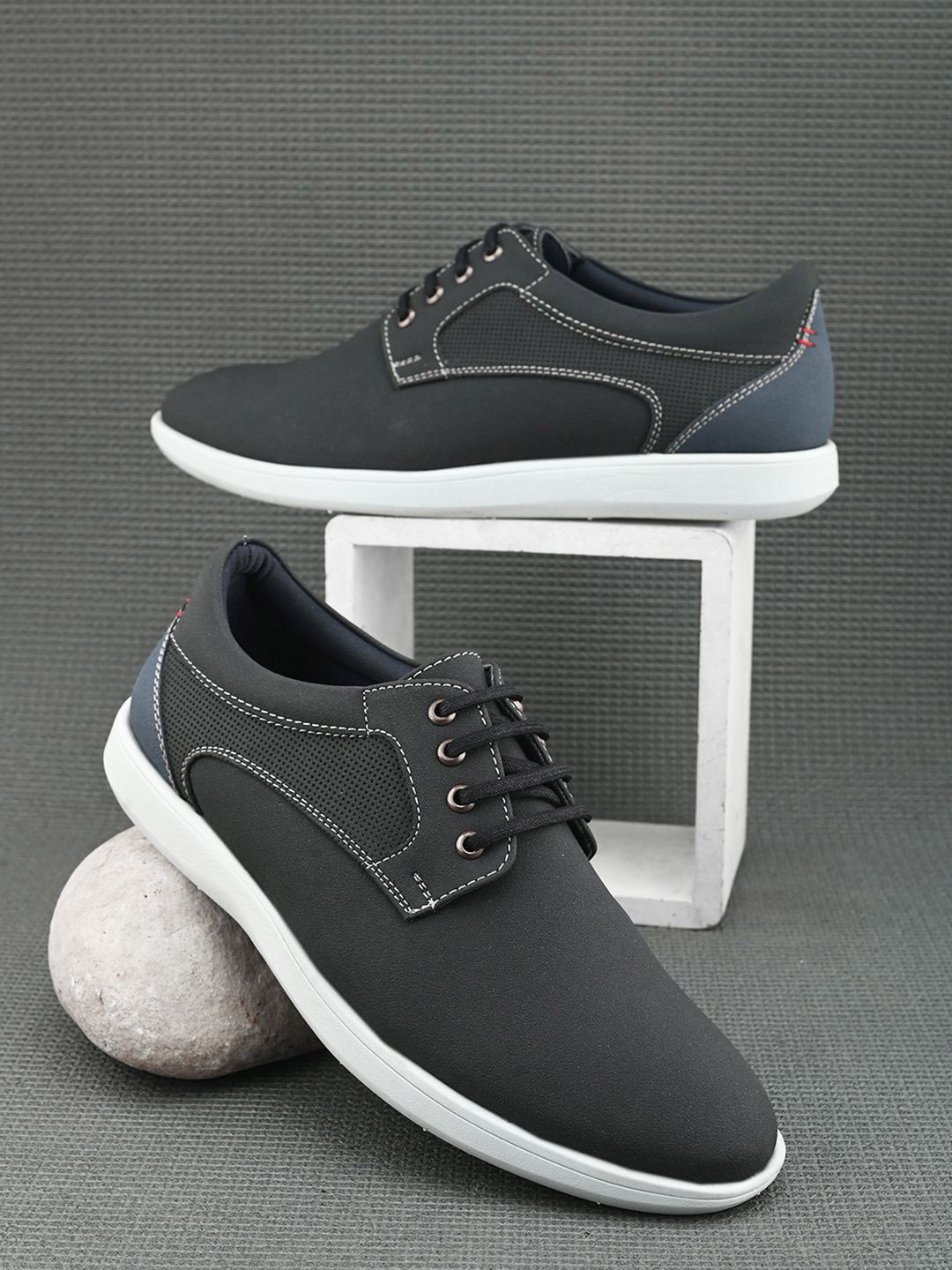 

The Roadster Lifestyle Co Laced Up Sneaker, Black
