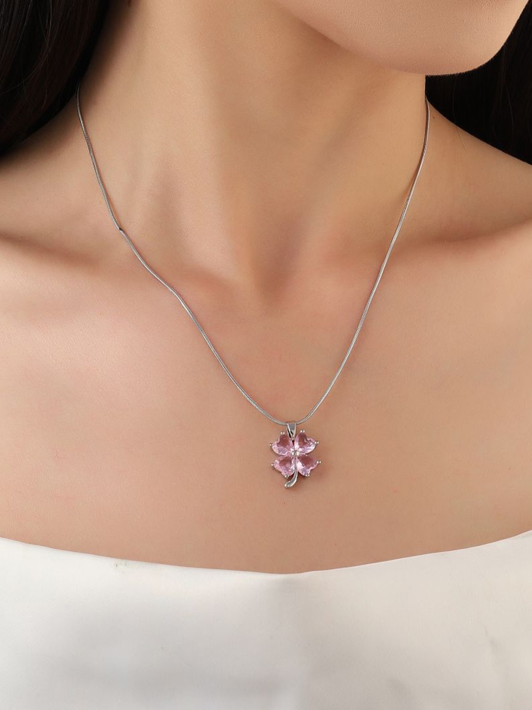 

SALTY Caelum Clover Silver Artificial Stones Studded Necklace