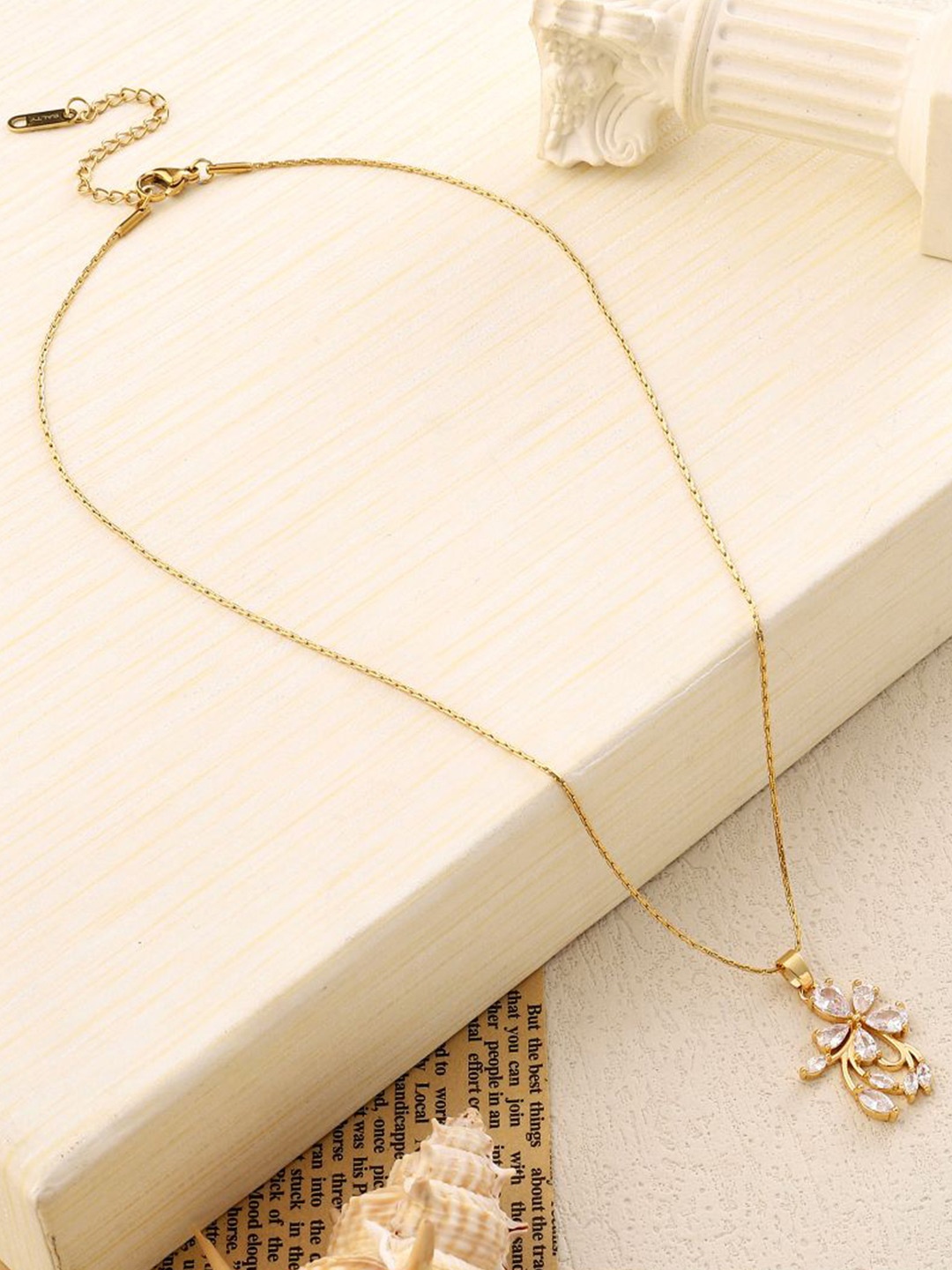 

SALTY Gold-Plated Stainless Steel Crystal-Studded Floral-Shaped Pendant With Chain