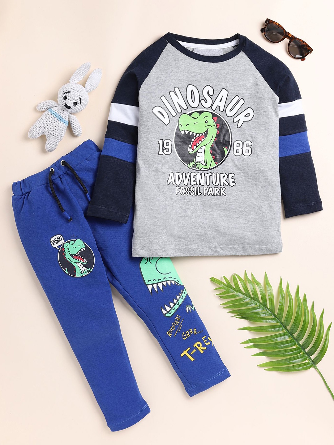 

YK Boys Graphic Printed T-shirt With Trousers, Grey