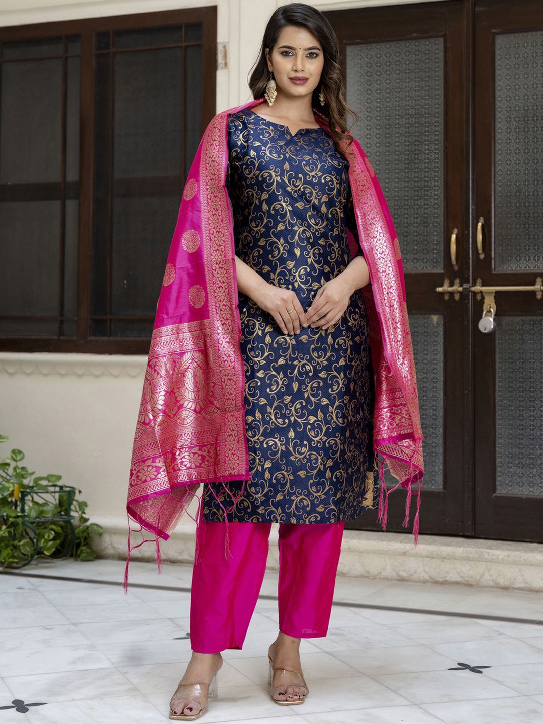 

VredeVogel Ethnic Motifs Printed Straight Kurta & Trousers With Dupatta, Navy blue