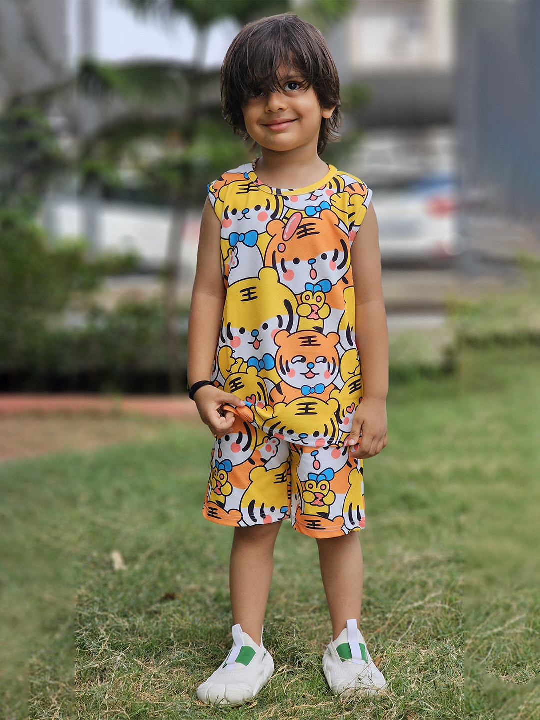 

Emblica Unisex Kids Printed T-shirt with Shorts, Yellow