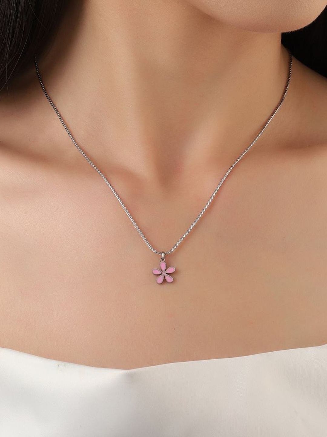 

SALTY Silver-Plated Floral Shaped Pendant With Chain