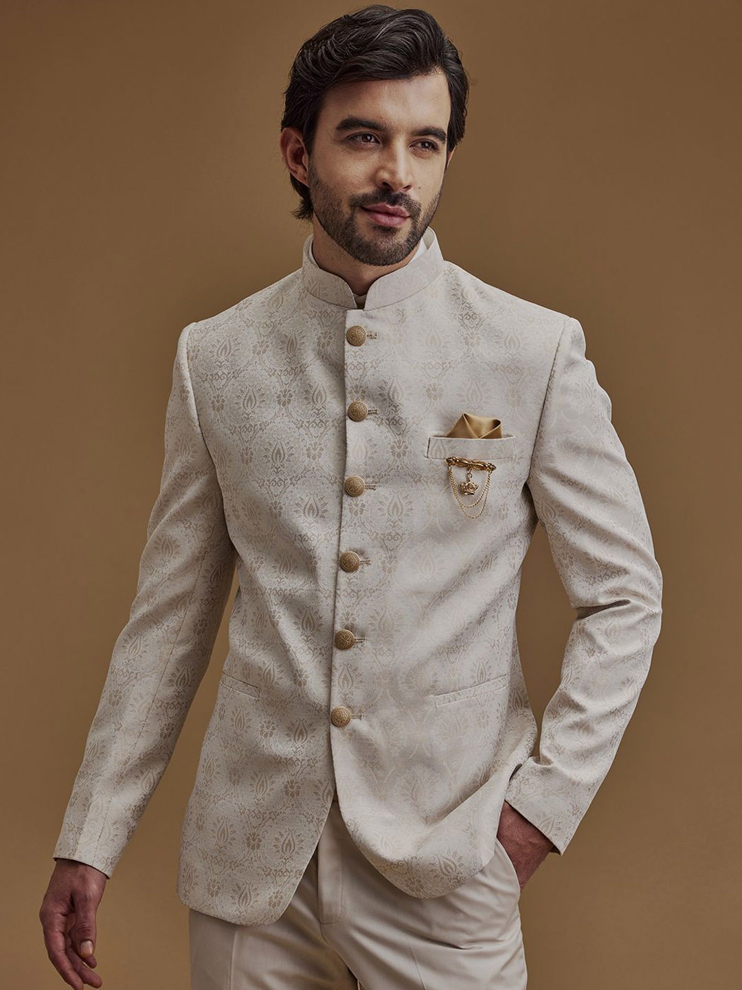 

Neumen Men Printed Mandarin Collar Bandhgala Sherwani Set, Cream