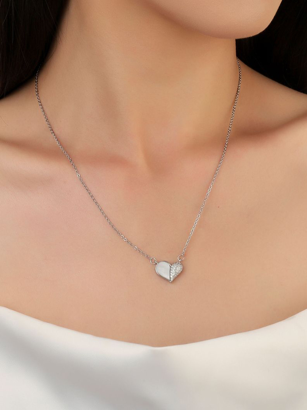 

SALTY Stainless Steel Stones Studded Heart Chain, Silver