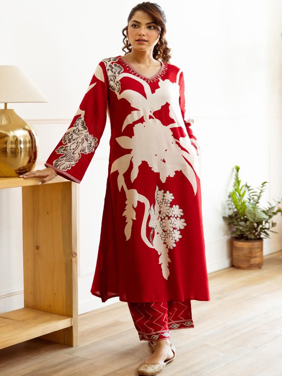 

Ishin Floral Printed Regular Sequinned A Line Kurta with Trousers, Red