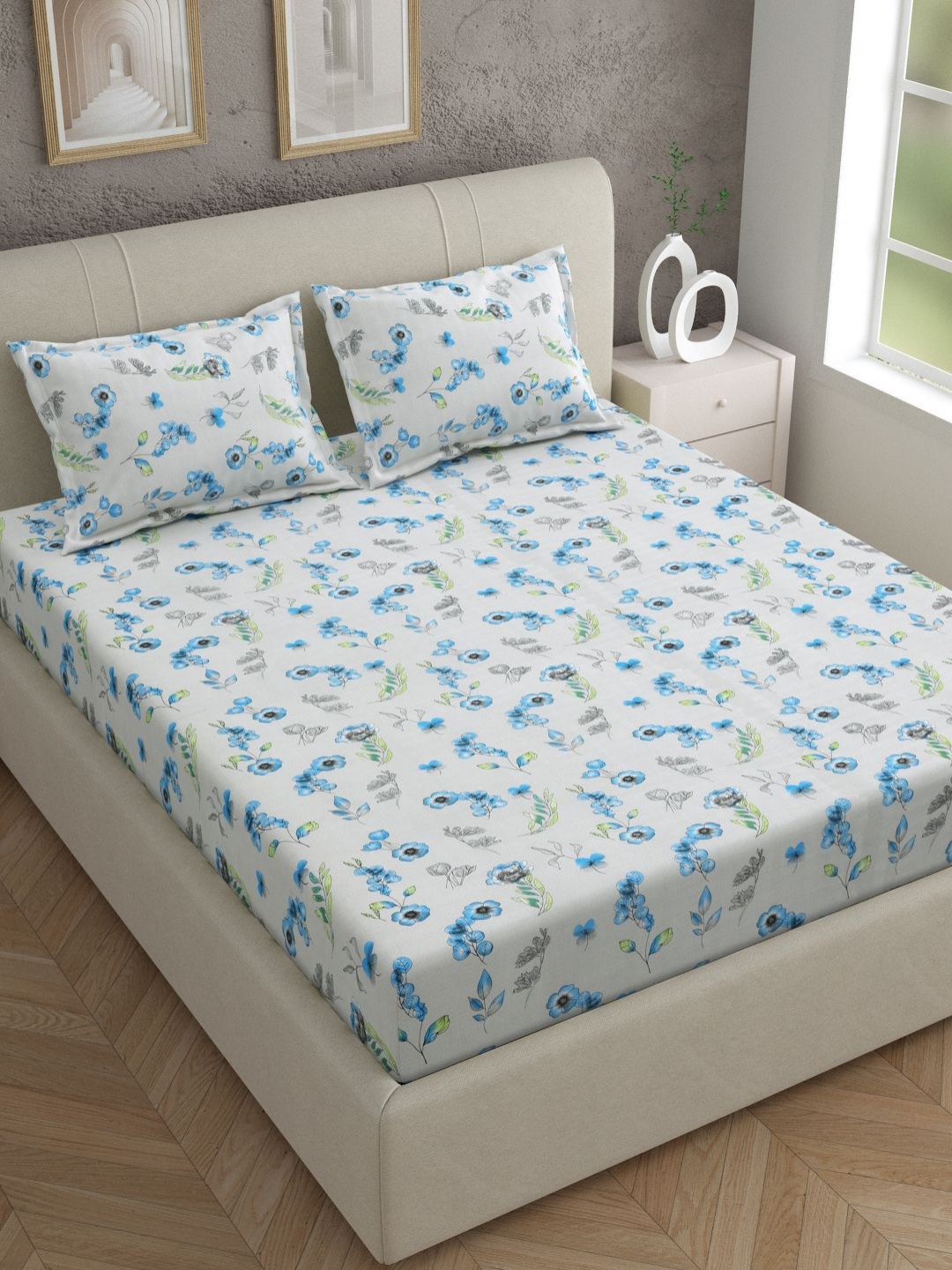 

EverHOME White & Blue Floral 144 TC Cotton King Bedsheet with 2 Pillow Covers