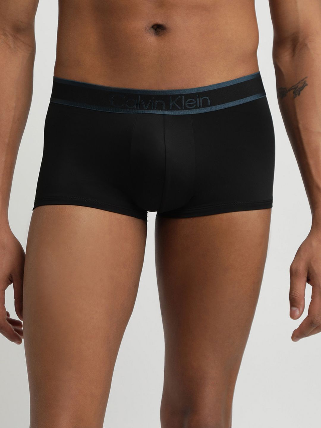 

Calvin Klein Underwear Men Low-Rise TrunkNB4055UB1, Black