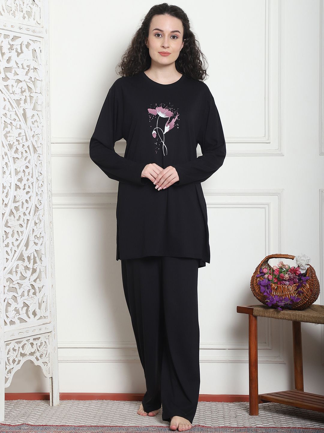 

Kanvin Women Floral Printed Night suit, Black