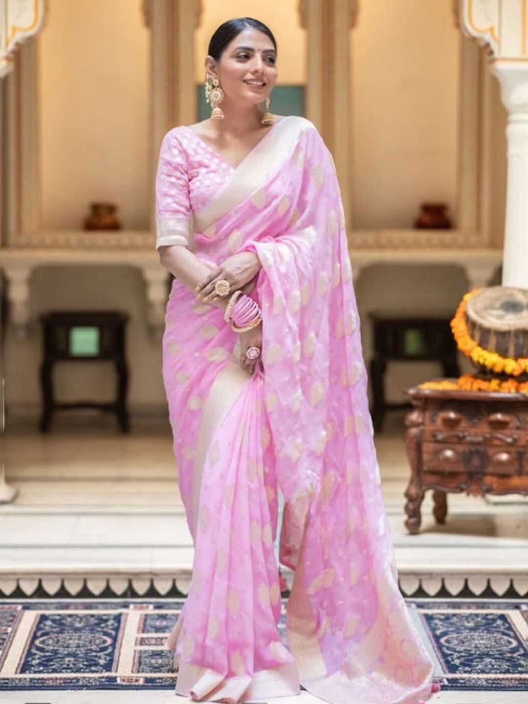 

BerMondsey Woven Design Zari Banarasi Saree, Pink