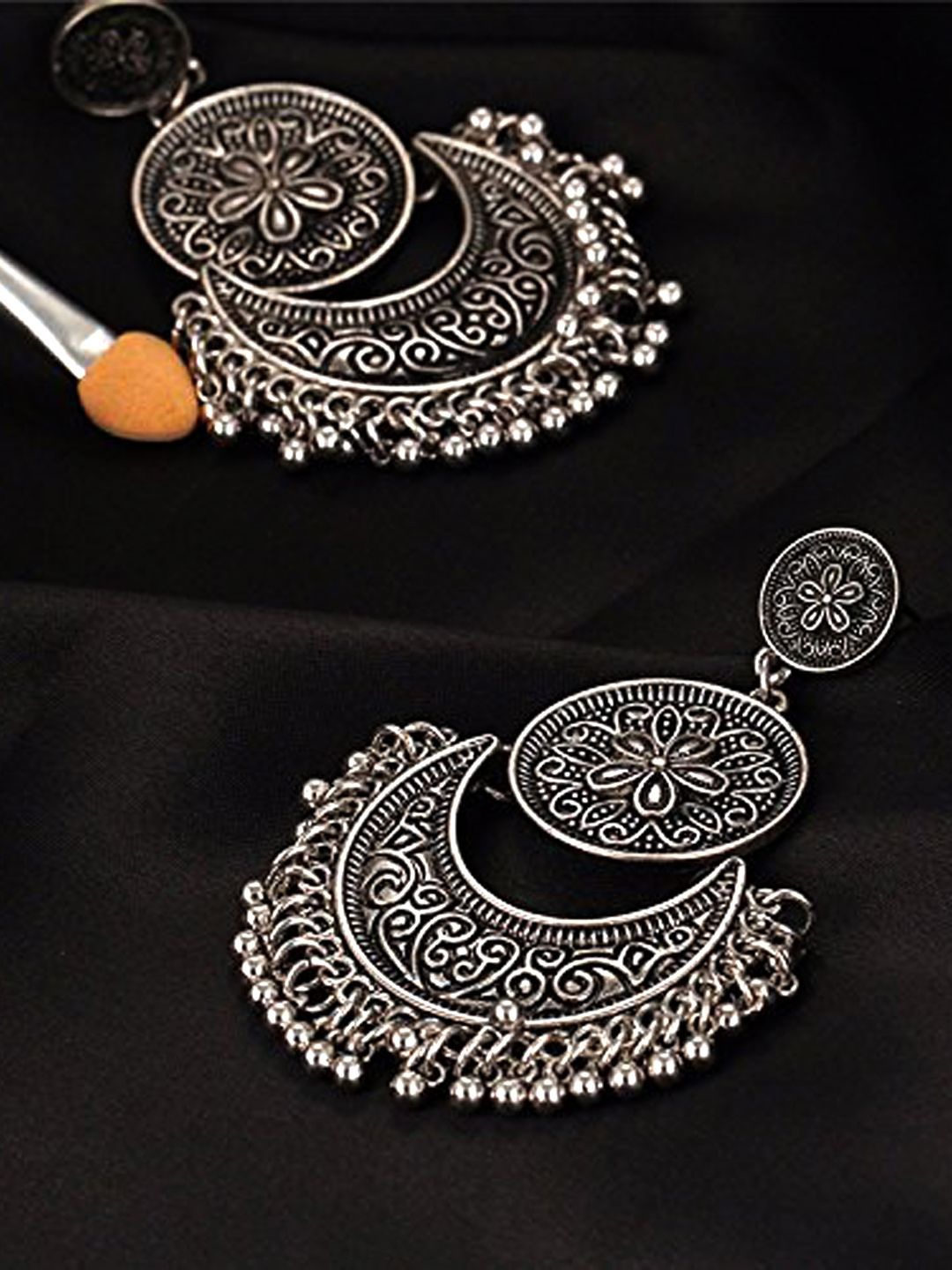 

FIMBUL Silver-Plated Classic Oxidised Chandbalis Earrings