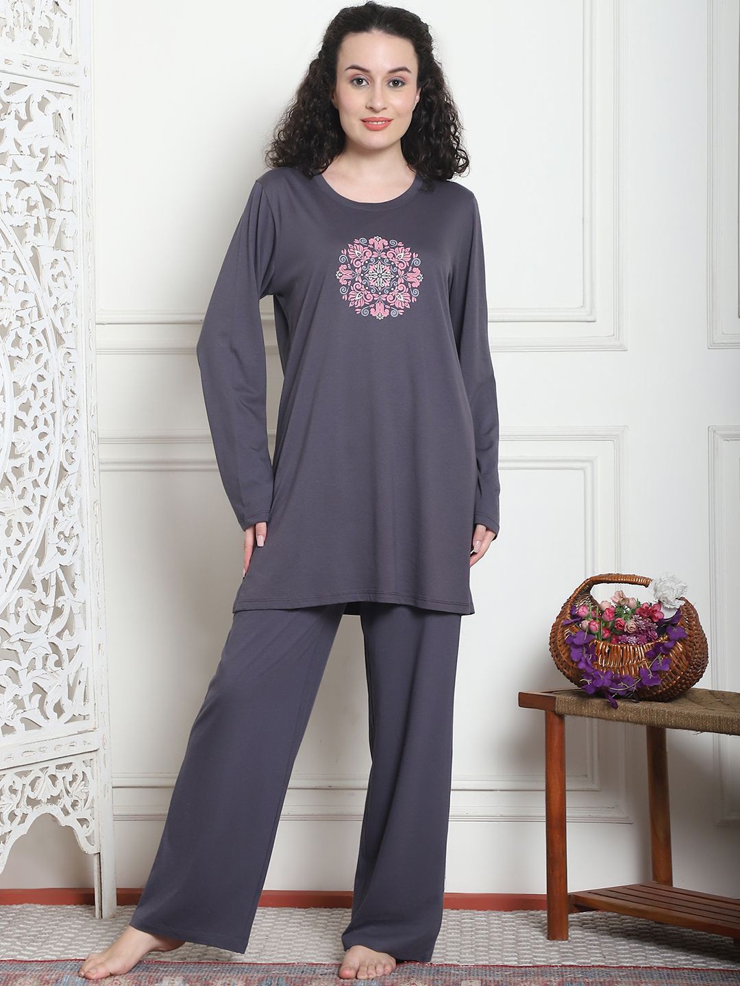 

Kanvin Women Ethnic Motifs Printed Round Neck Night suit, Grey