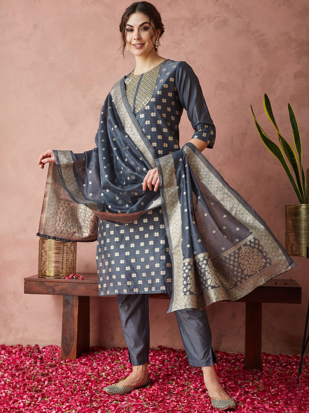 

KAVINDI Sequinned Chanderi Silk Straight Kurta with Trousers & With Dupatta, Grey