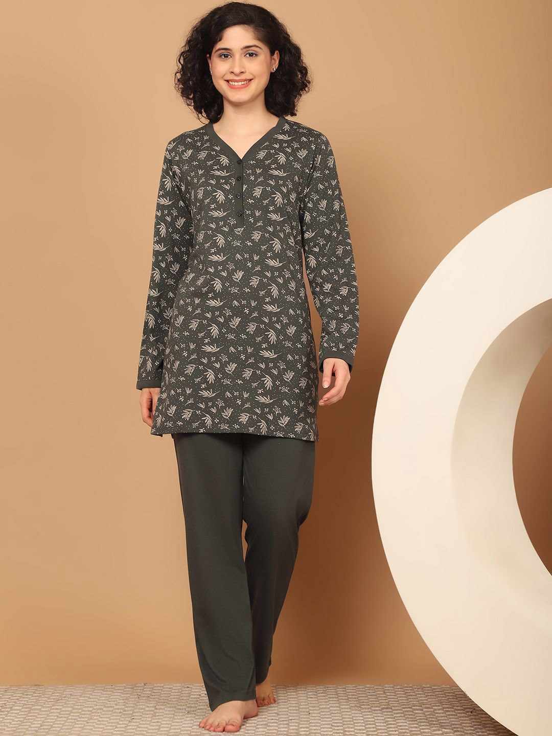 

Kanvin Women Printed Night suit, Green