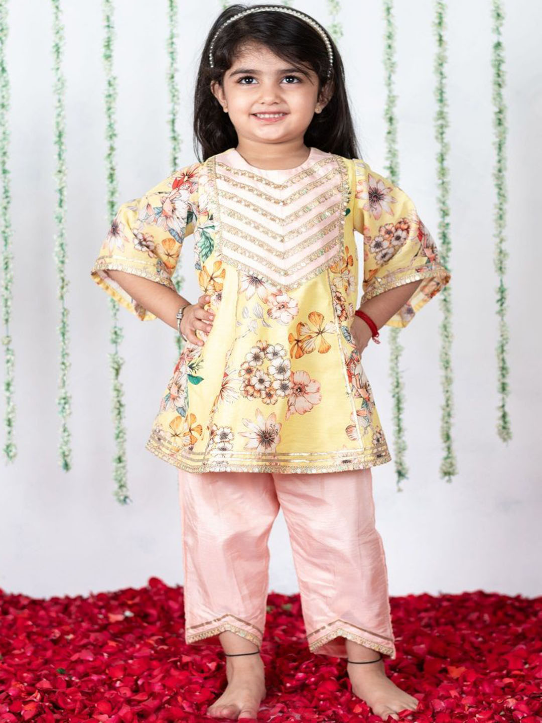 

Li'l Angels Girls Floral Printed Sequinned A-Line Kurti with Trousers, Yellow
