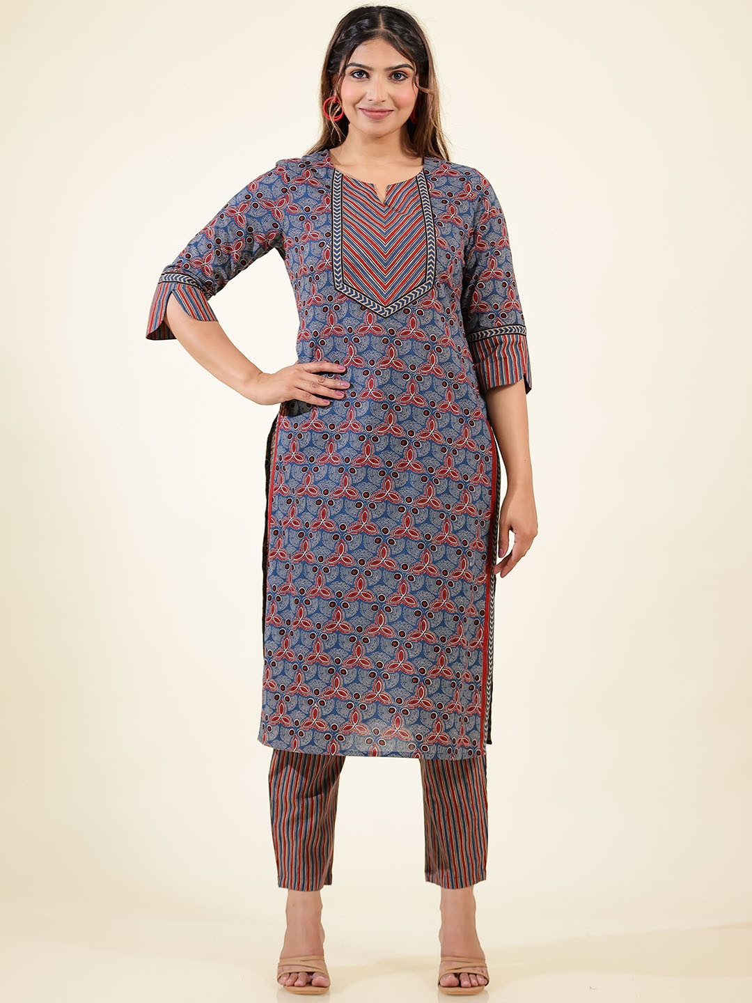 

Aramya Geometric Printed Cotton Straight Kurta, Blue