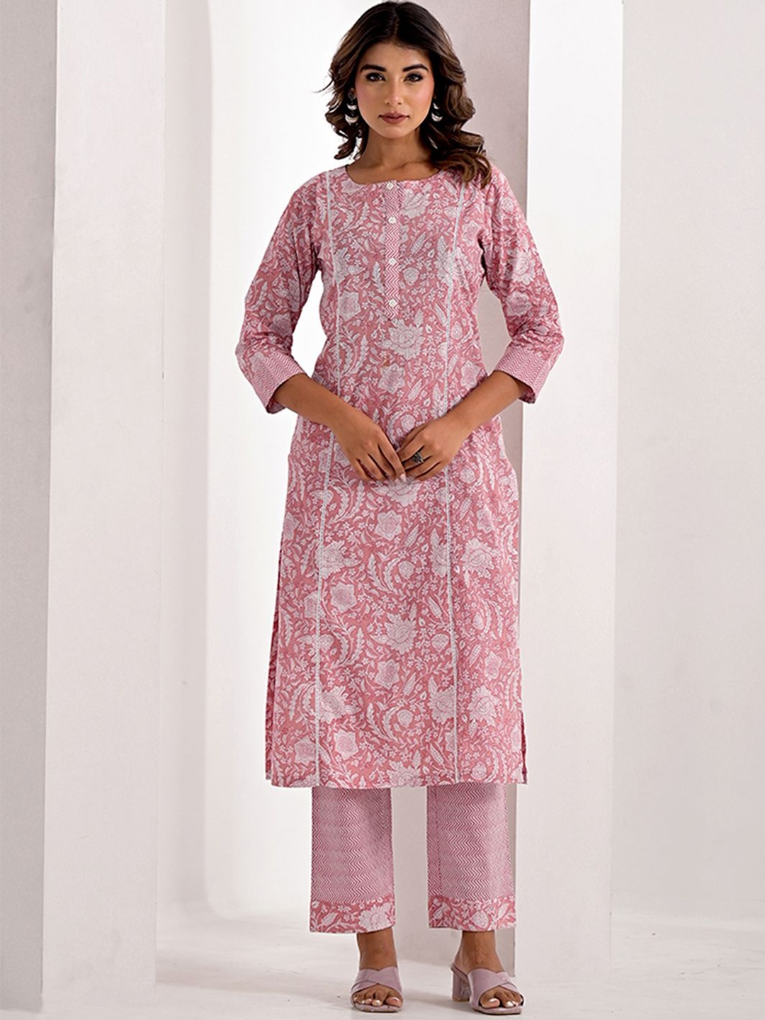 

ARAVALII Floral Printed Straight Pure Cotton Kurta with Trousers, Pink