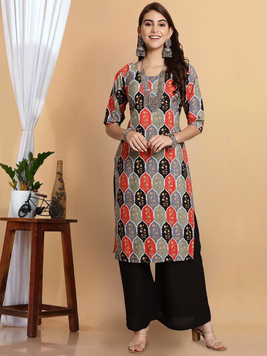 

7Threads Floral Printed Round Neck Crepe Straight Kurta, Black