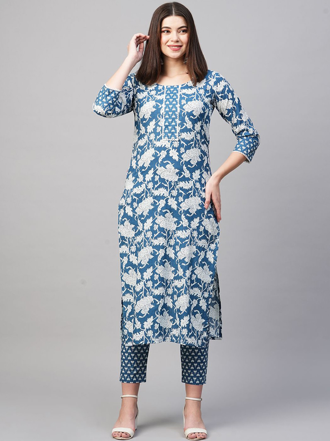

Anni Designer Floral Printed Regular Straight Kurta with Trousers, Blue
