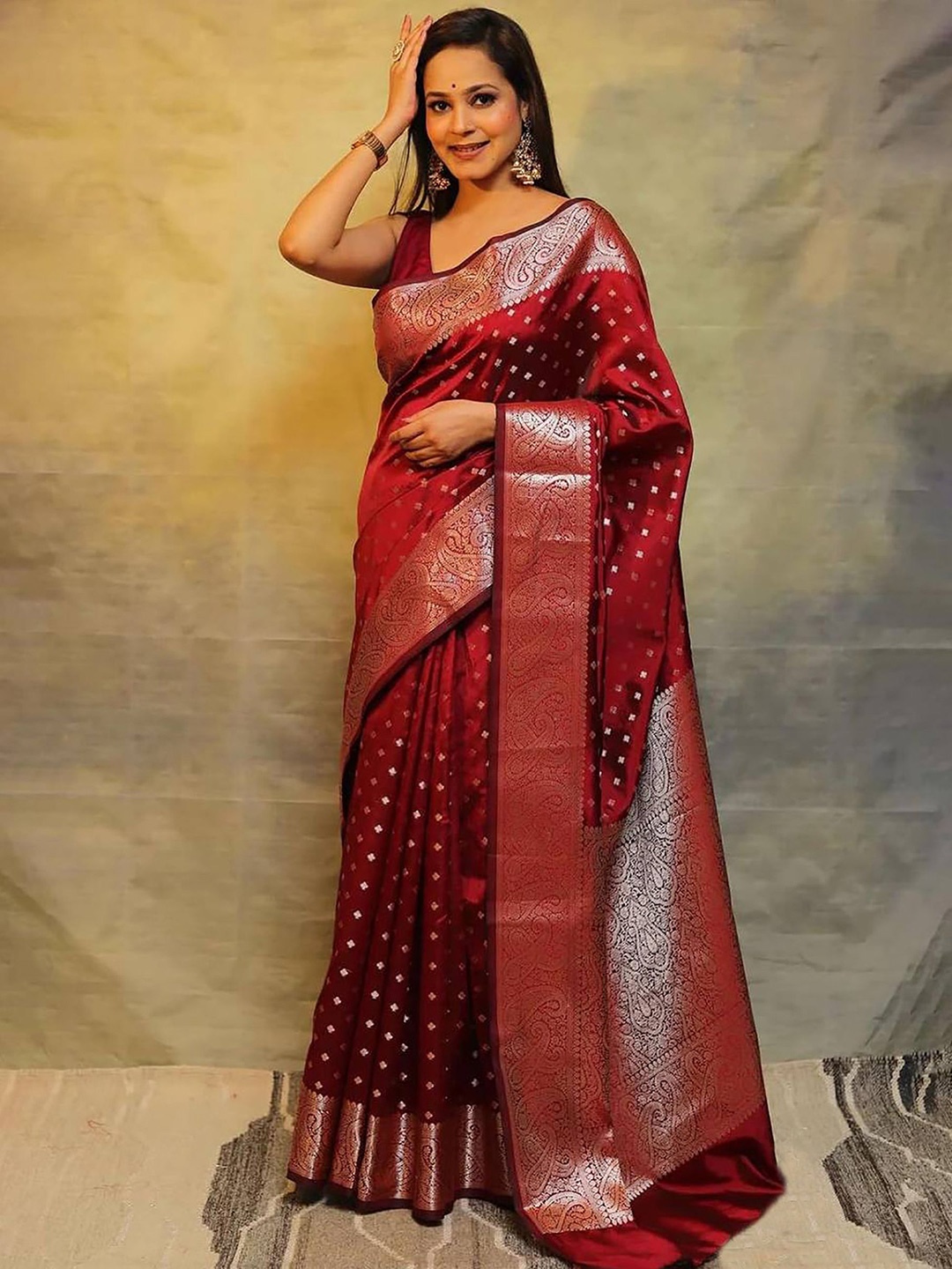 

BerMondsey Woven Design Zari Banarasi Saree, Maroon