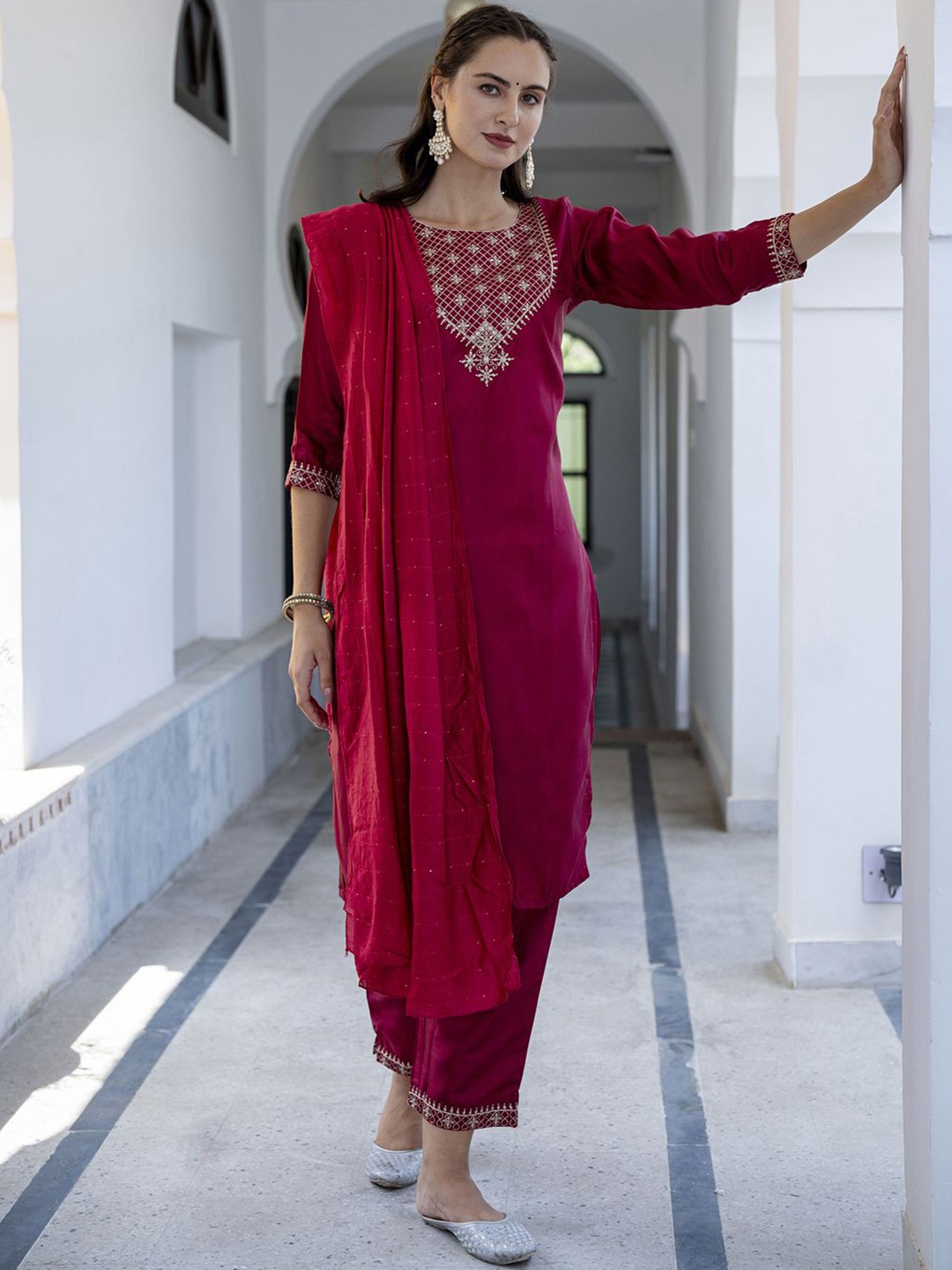 

VredeVogel Floral Yoke Design Thread Work Straigh Kurta & Trousers With Dupatta, Red