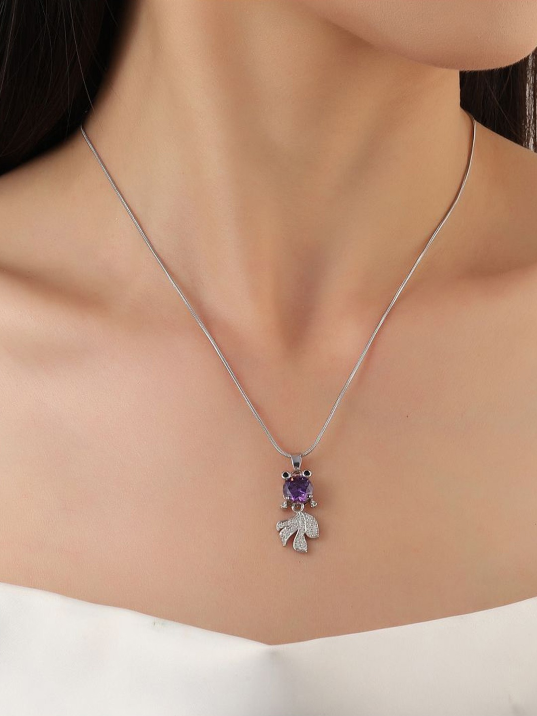 

SALTY Lale Sapphire Leafy Stone Studded Pendant With Chain, Silver