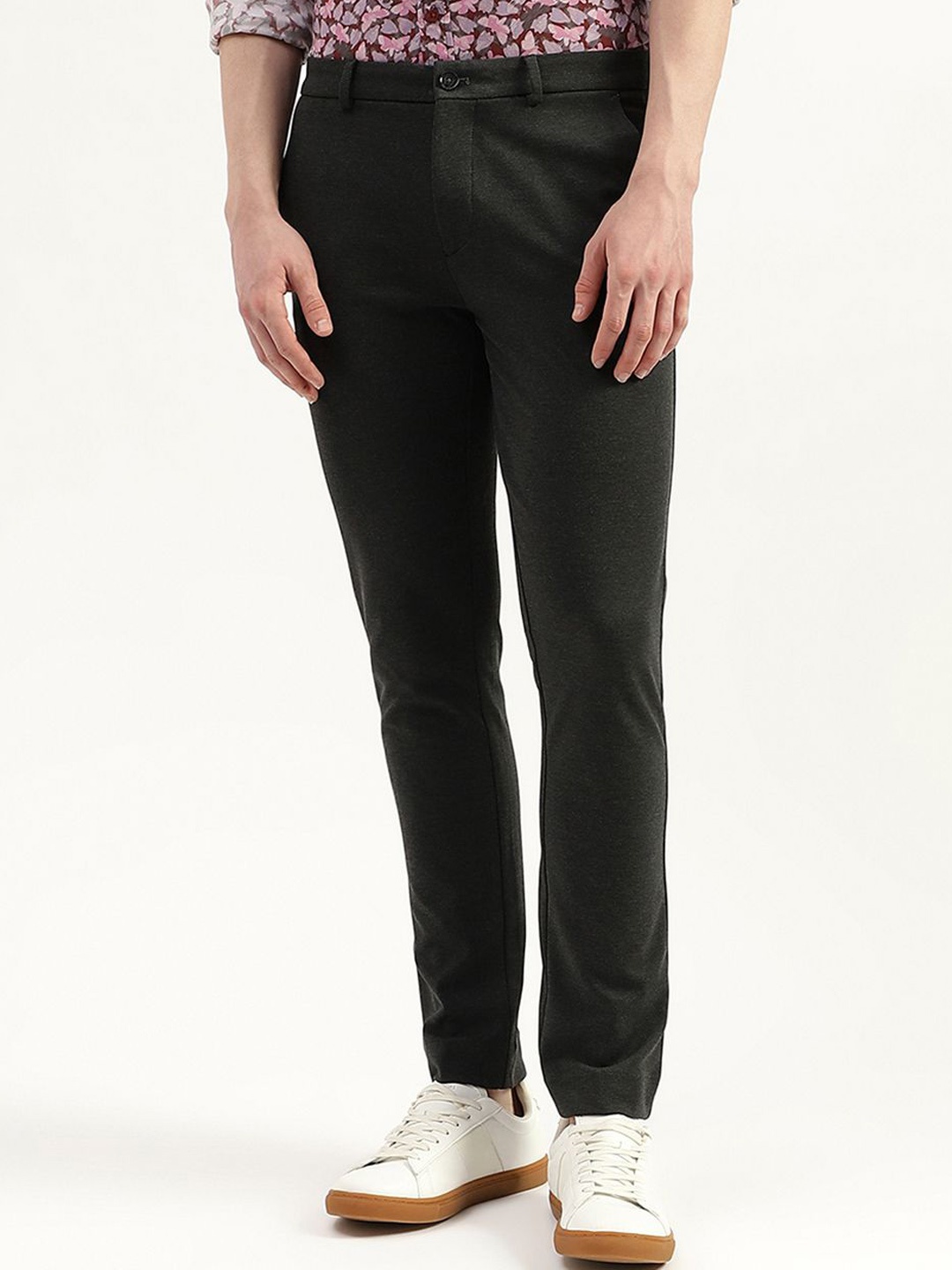 

United Colors of Benetton Men Solid Slim Fit Trousers, Black